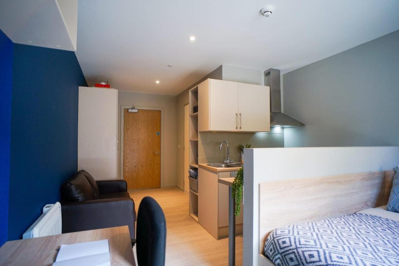 Bright Modern And Private Bedrooms With Shared Kitchen At Straits Meadow Near Centre Appartement