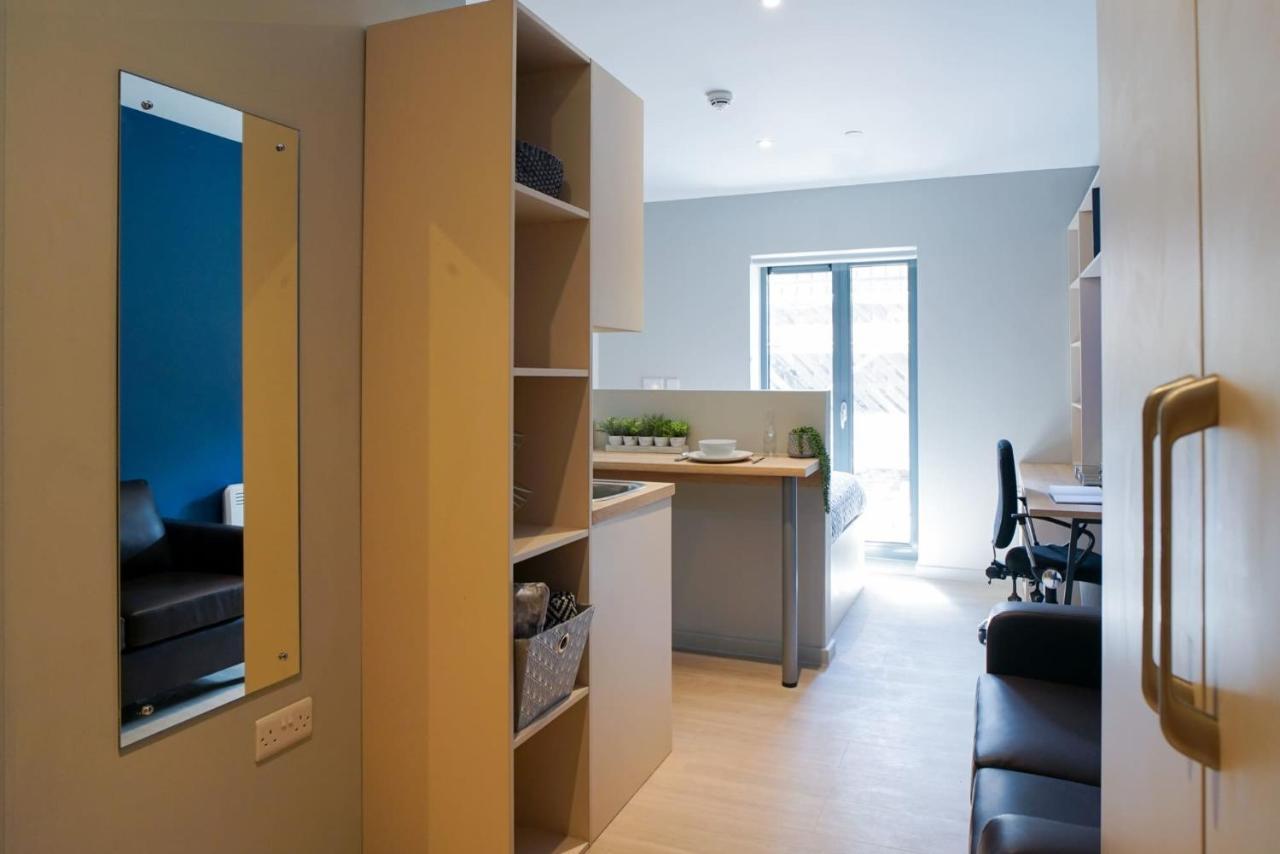 Bright Modern And Private Bedrooms With Shared Kitchen At Straits Meadow Near Centre Appartement